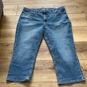 Lee Regular Fit Mid Rise Capri Jeans Womens Size 18 M Blue Denim